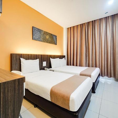 Oyo 89683柏迈再也gm假日酒店 Kampong Tebing Rabak 外观 照片