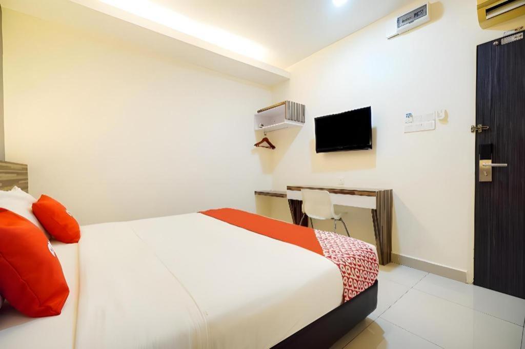 Oyo 89683柏迈再也gm假日酒店 Kampong Tebing Rabak 外观 照片