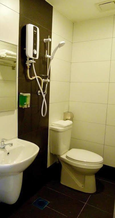 Oyo 89683柏迈再也gm假日酒店 Kampong Tebing Rabak 外观 照片